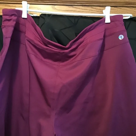 NWOT Scrubletics Women’s Scrubs with two zippered pockets - Picture 5 of 8